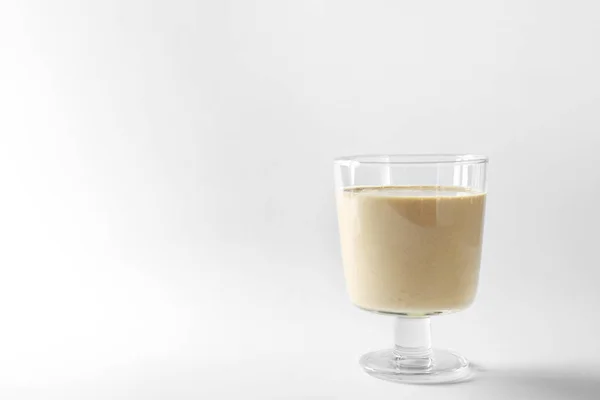 Szklankę świeżego białka smoothie — Zdjęcie stockowe