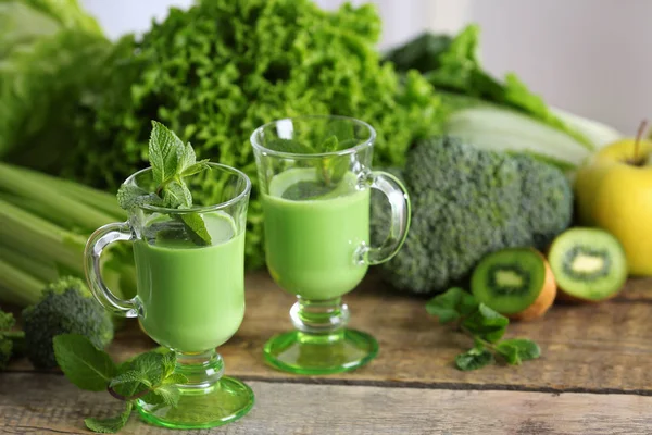 Glasses of green healthy juice — Stock Photo, Image