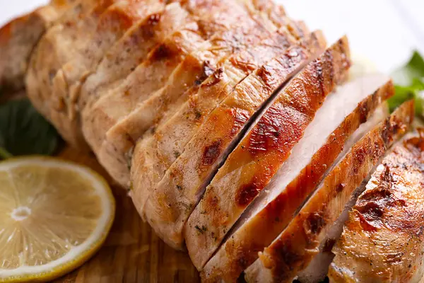 lezzetli dilimlenmiş hindi fileto 