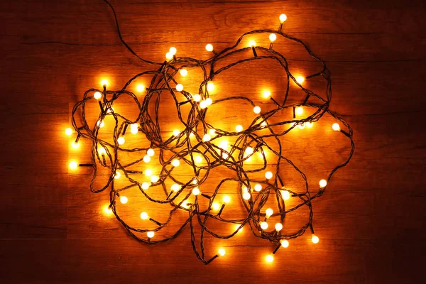 Noel ışıkları parlayan