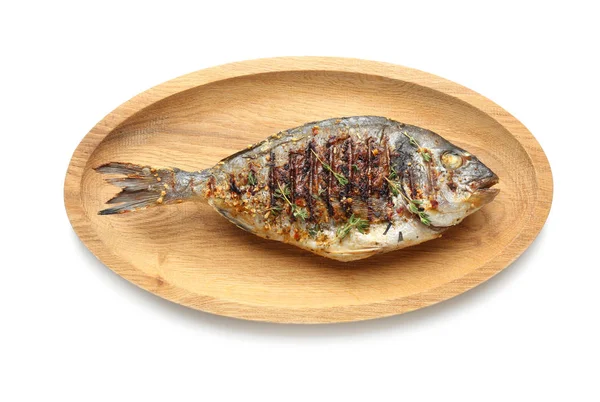 Lezzetli kızarmış balık ile ahşap plaka 