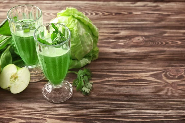 Yeşil sağlıklı meyve suları