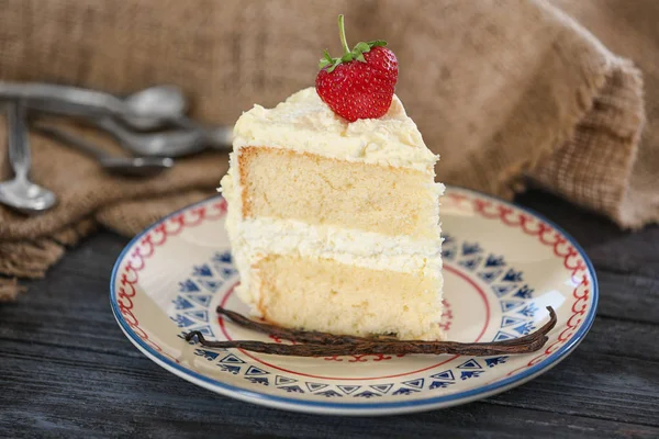 Pièce de délicieux gâteau à la vanille — Photo