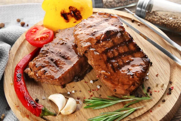 Lekkere gegrilde steaks — Stockfoto