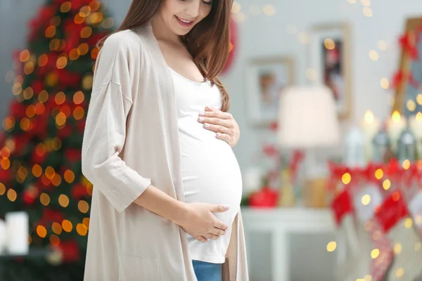 Έγκυος γυναίκα στο δωμάτιο — Φωτογραφία Αρχείου