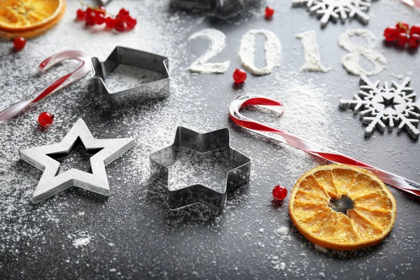 Composición de Navidad con cortadores de galletas —  Fotos de Stock