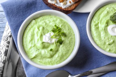 Enfes Kremalı brokoli çorbası