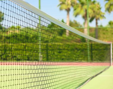 Tenis kortunda net 