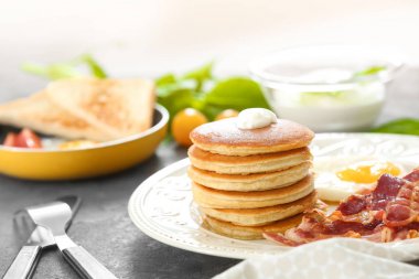 Lezzetli kahvaltı krep ile