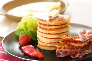 Lezzetli kahvaltı krep ile