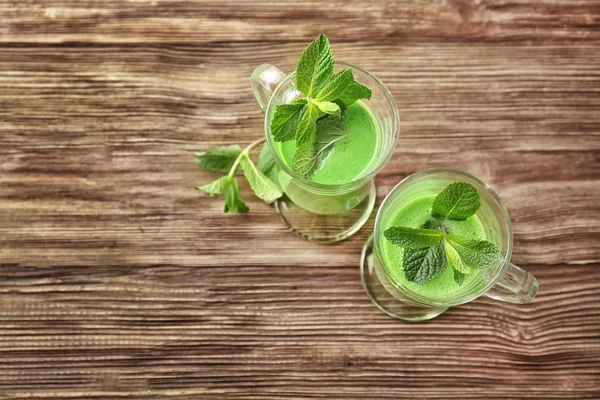 Yeşil sağlıklı meyve suları