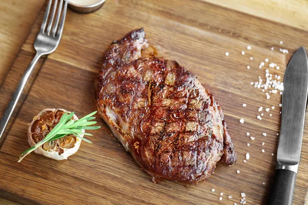 Heerlijke gegrilde steak — Stockfoto