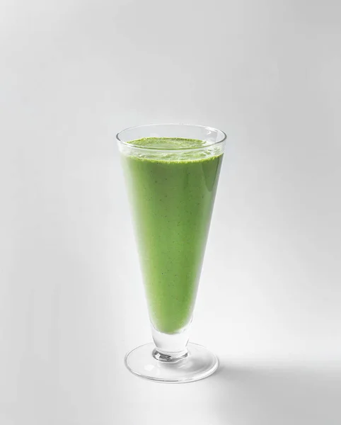 Szklankę świeżego smoothie zielony — Zdjęcie stockowe