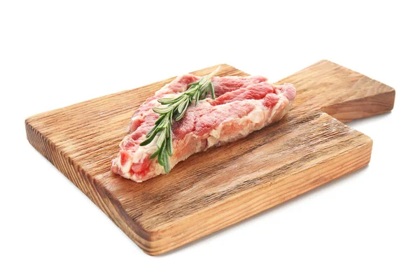 Taze çiğ et ile ahşap tahta 