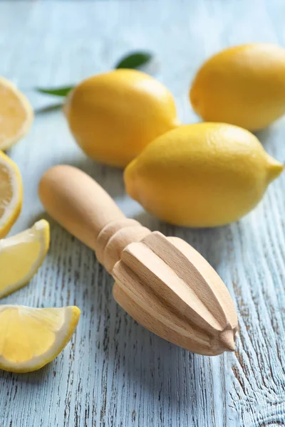 Ahşap narenciye rayba