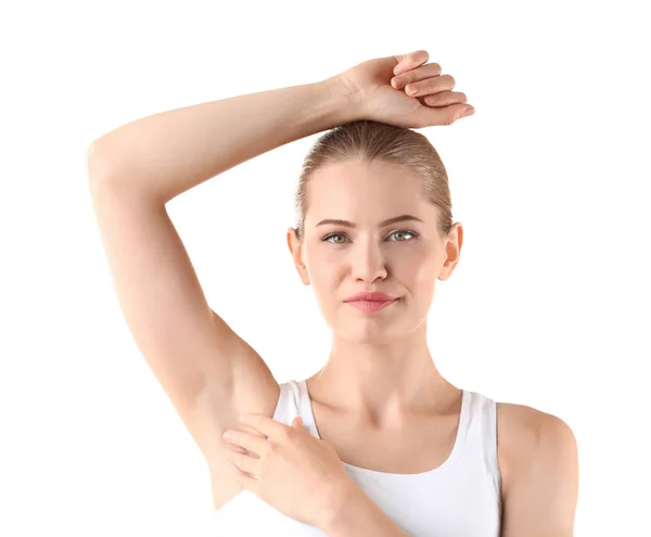 Jonge vrouw met behulp van deodorant — Stockfoto