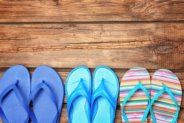 Samenstelling van de zomer met slippers — Stockfoto