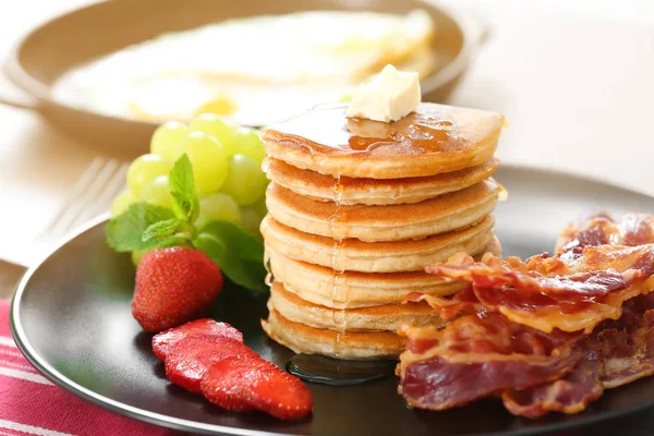 Lezzetli kahvaltı krep ile