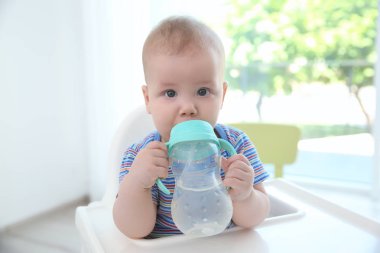 Şirin bebek içme suyu plastik şişe kapalı