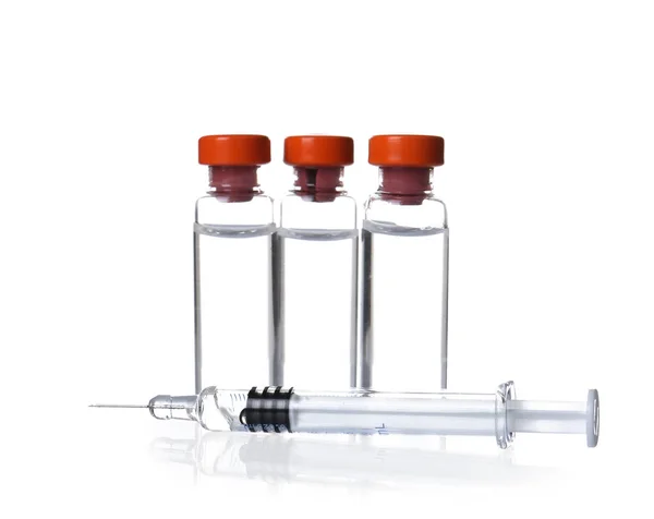 Aşı ve şırınga ile ampul — Stok fotoğraf
