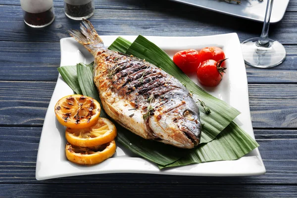 Delicious fried fish — Stock Photo, Image