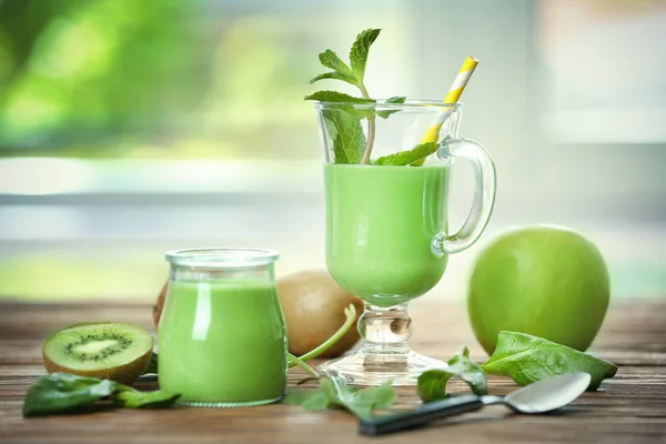 Groene gezond vruchtensap — Stockfoto