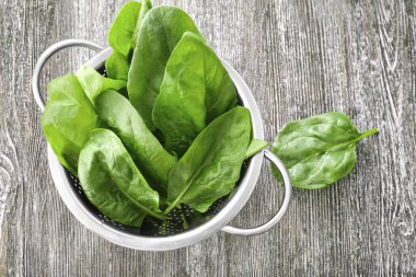 taze ıspanak yaprakları