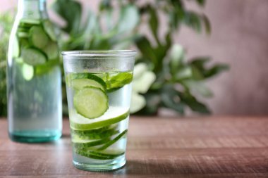 serinletici su nane ve salatalık ile