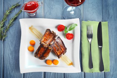 Lezzetli kaburga plakalı 