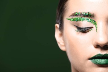 yaratıcı makyaj ile genç kadın 