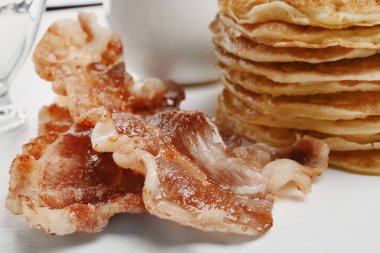 Pastırmalı masada krep