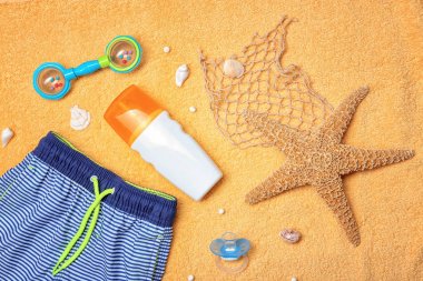 Yaz aksesuarları renk üzerinde 