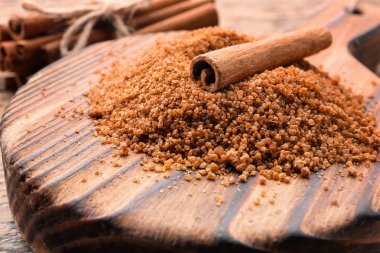 Tarçınlı şeker ile kompozisyon  