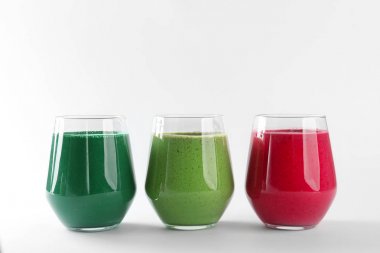 Farklı smoothies ile gözlük 