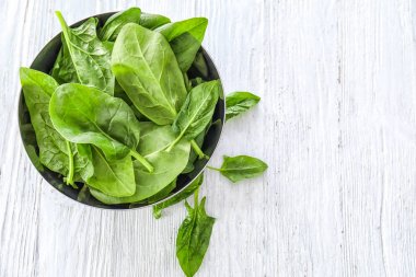 taze ıspanak yaprakları