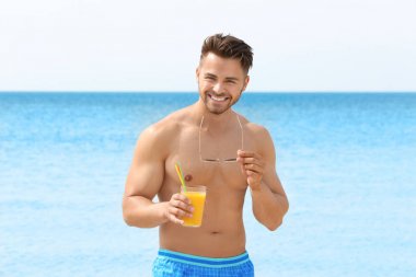 delikanlı içki ile 