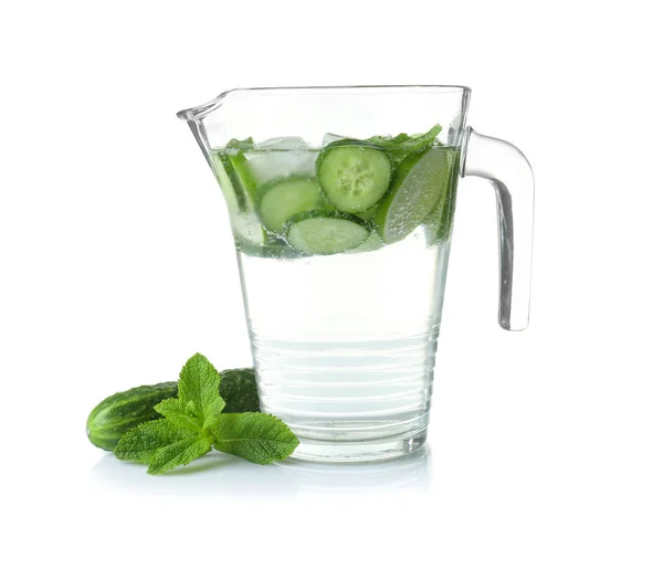 Refreshing water with mint and cucumber — Stock Photo, Image