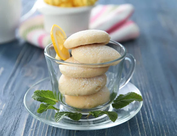 Cam bardak limonlu kurabiye ile 