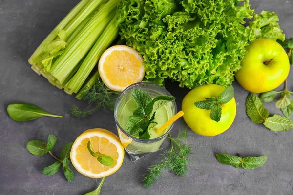 Jugo saludable con frutas y verduras —  Fotos de Stock