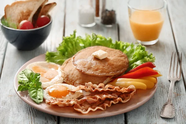 Tasty breakfast with fried eggs — Stock Photo, Image