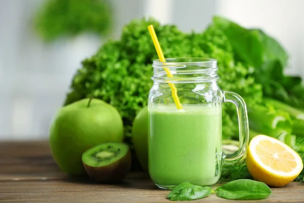 Green healthy juice — Stock Photo, Image