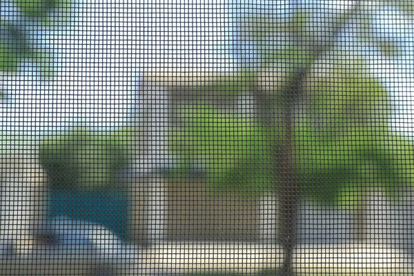 Вид на улицу через окно — стоковое фото