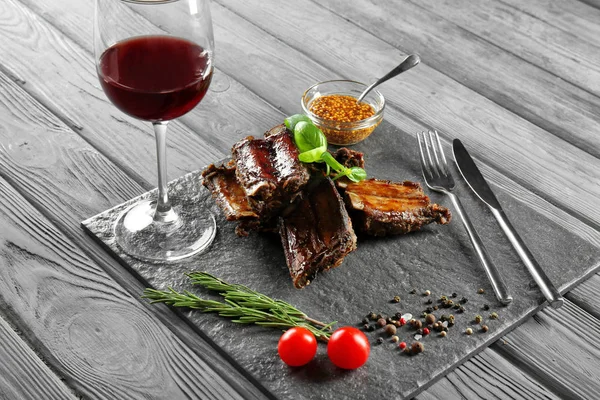 Kayrak lezzetli kaburga plakalı sebze 