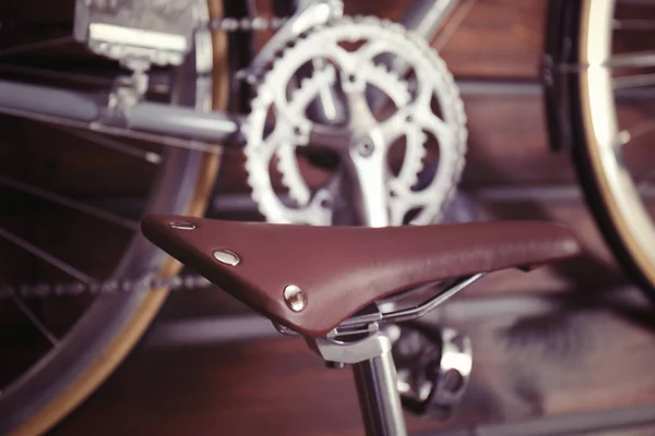 店で自転車のサドルのクローズ アップ ビュー — ストック写真
