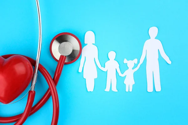 Paper silhouette of family, stethoscope and heart — Stock Photo, Image