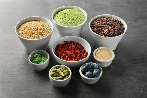 Superfood ürün yelpazesine ile kompozisyon 