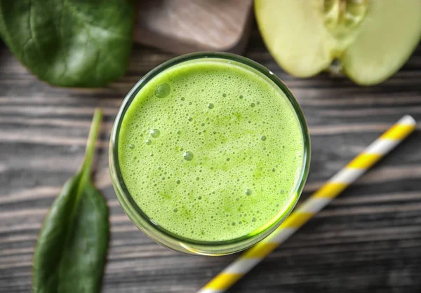 Yeşil sağlıklı meyve suları