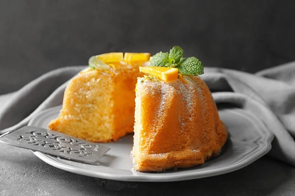 おいしい柑橘系のケーキのスライス — ストック写真