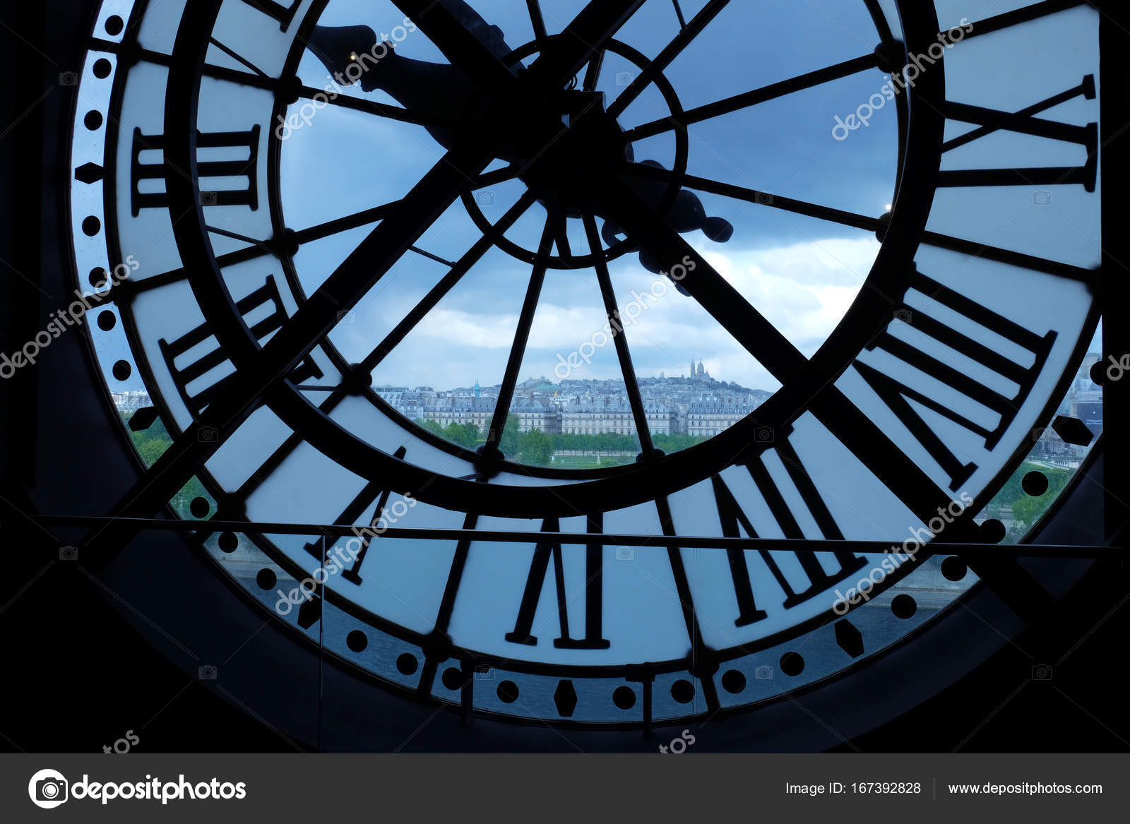 Famous clock in Musee d'Orsay, Paris, France — Stock Photo © belchonock