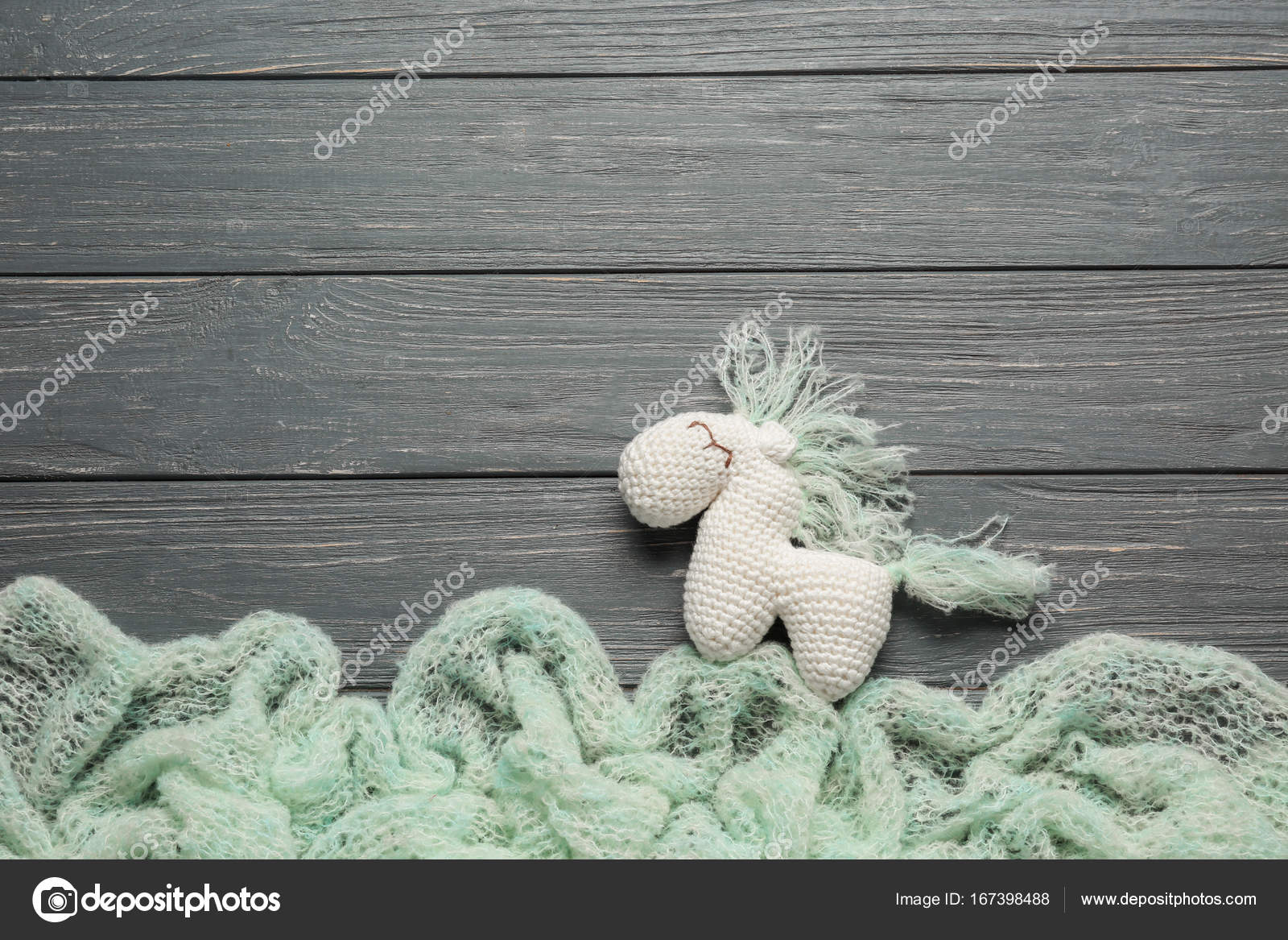 Composition Avec Jouet Pour Bebe Sur Fond En Bois Image Libre De Droit Par Belchonock C